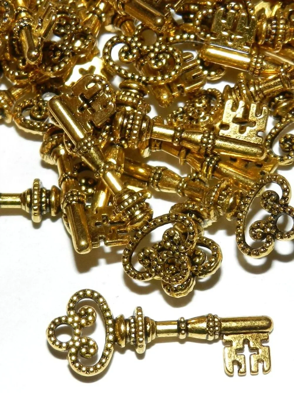 M5109 Antiqued Gold Skeleton Key 32mm Pendant Charm Drop Focal 10pc